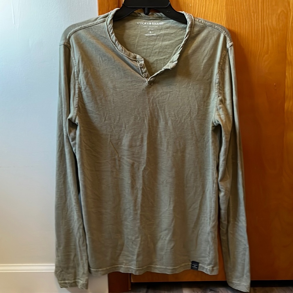 Lucky Brand Henley top! 🍀